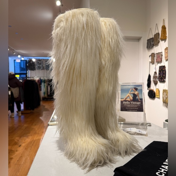 Chanel Icicle Heel Fantasy White Furry Yeti Mukluks Boots EU 39.5 US 8.5 FW 2010 - Picture 9 of 14